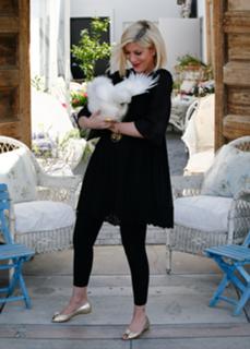 Tori Spelling feet photo thumbnail