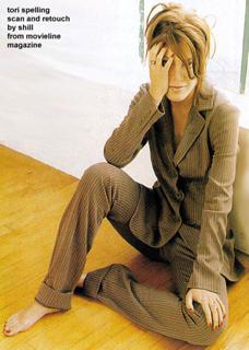 Tori Spelling feet photo thumbnail