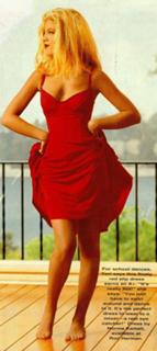 Tori Spelling feet photo thumbnail