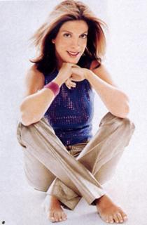 Tori Spelling feet photo thumbnail