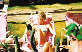 Tori Spelling feet photo thumbnail