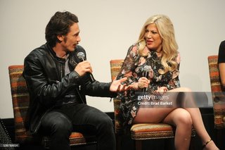 Tori Spelling feet photo thumbnail