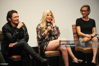 Tori Spelling feet photo thumbnail