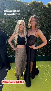 Tori Spelling feet photo thumbnail