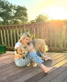 Tori Spelling feet photo thumbnail