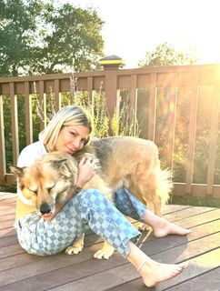 Tori Spelling feet photo 5