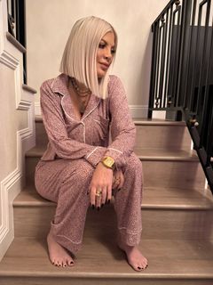 Tori Spelling feet photo 1
