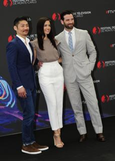 Torrey DeVitto feet photo thumbnail