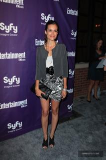Torrey DeVitto feet photo thumbnail
