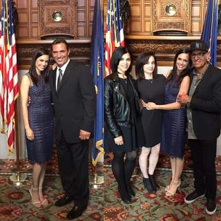 Torrey DeVitto feet photo thumbnail