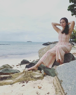 Torrey DeVitto feet photo thumbnail