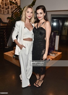 Torrey DeVitto feet photo thumbnail