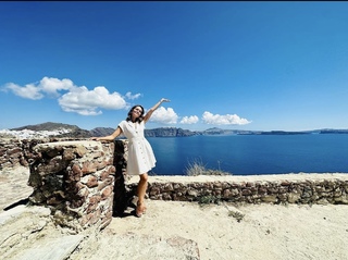 Torrey DeVitto feet photo thumbnail