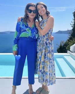 Torrey DeVitto feet photo thumbnail