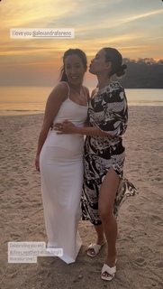 Torrey DeVitto feet photo thumbnail