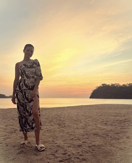 Torrey DeVitto feet photo thumbnail