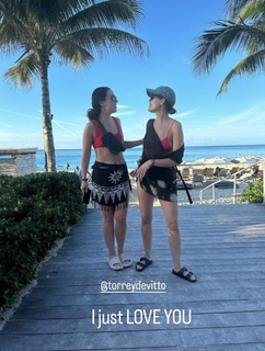 Torrey DeVitto feet photo thumbnail