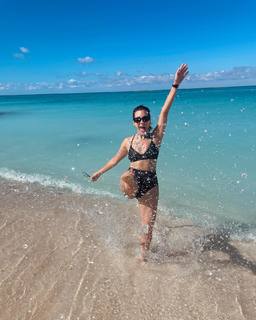 Torrey DeVitto feet photo thumbnail