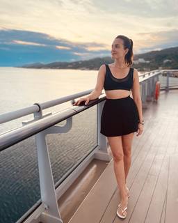 Torrey DeVitto feet photo thumbnail