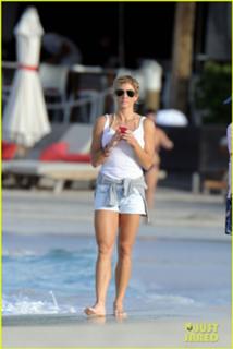 Torrie Wilson feet photo thumbnail