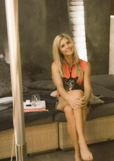 Torrie Wilson feet photo thumbnail