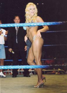 Torrie Wilson feet photo thumbnail
