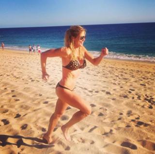 Torrie Wilson feet photo thumbnail