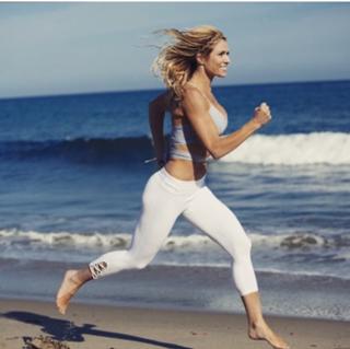 Torrie Wilson feet photo thumbnail
