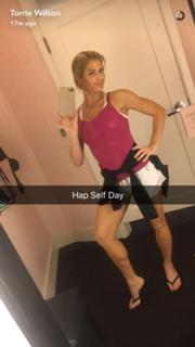 Torrie Wilson feet photo thumbnail