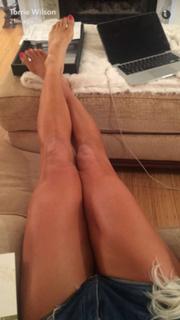 Torrie Wilson feet photo thumbnail