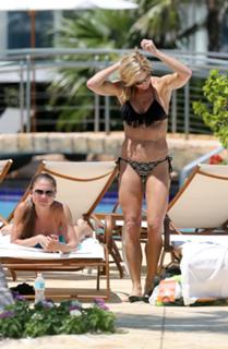 Torrie Wilson feet photo thumbnail