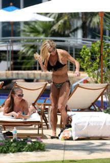Torrie Wilson feet photo thumbnail