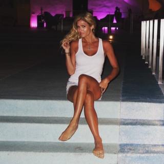 Torrie Wilson feet photo thumbnail