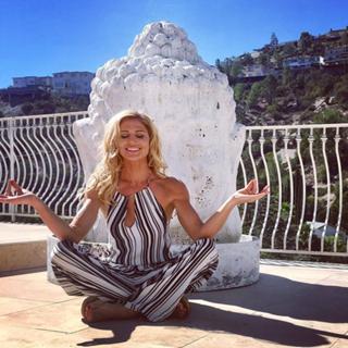 Torrie Wilson feet photo thumbnail