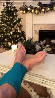 Torrie Wilson feet photo thumbnail