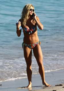 Torrie Wilson feet photo thumbnail