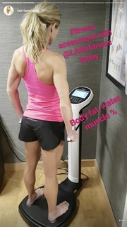 Torrie Wilson feet photo thumbnail