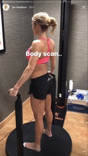 Torrie Wilson feet photo thumbnail