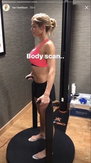 Torrie Wilson feet photo thumbnail