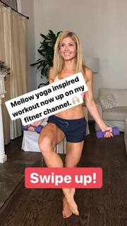 Torrie Wilson feet photo thumbnail
