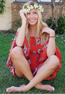Torrie Wilson feet photo thumbnail