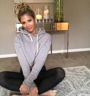 Torrie Wilson feet photo thumbnail