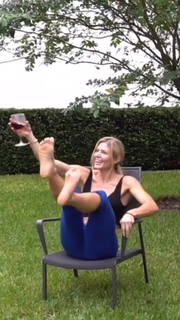 Torrie Wilson feet photo thumbnail