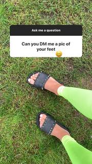 Torrie Wilson feet photo thumbnail
