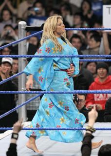 Torrie Wilson feet photo thumbnail