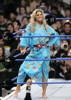 Torrie Wilson feet photo thumbnail