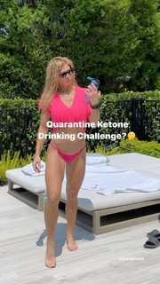 Torrie Wilson feet photo thumbnail