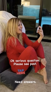 Torrie Wilson feet photo thumbnail
