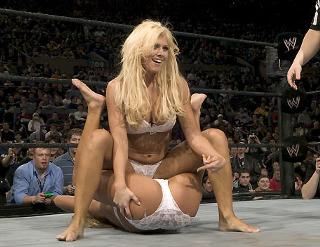 Torrie Wilson feet photo thumbnail