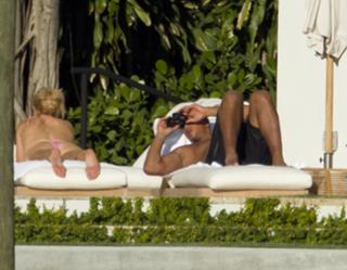 Torrie Wilson feet photo thumbnail